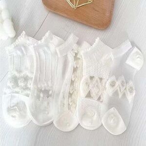 Elegant White Lace Ankle Socks